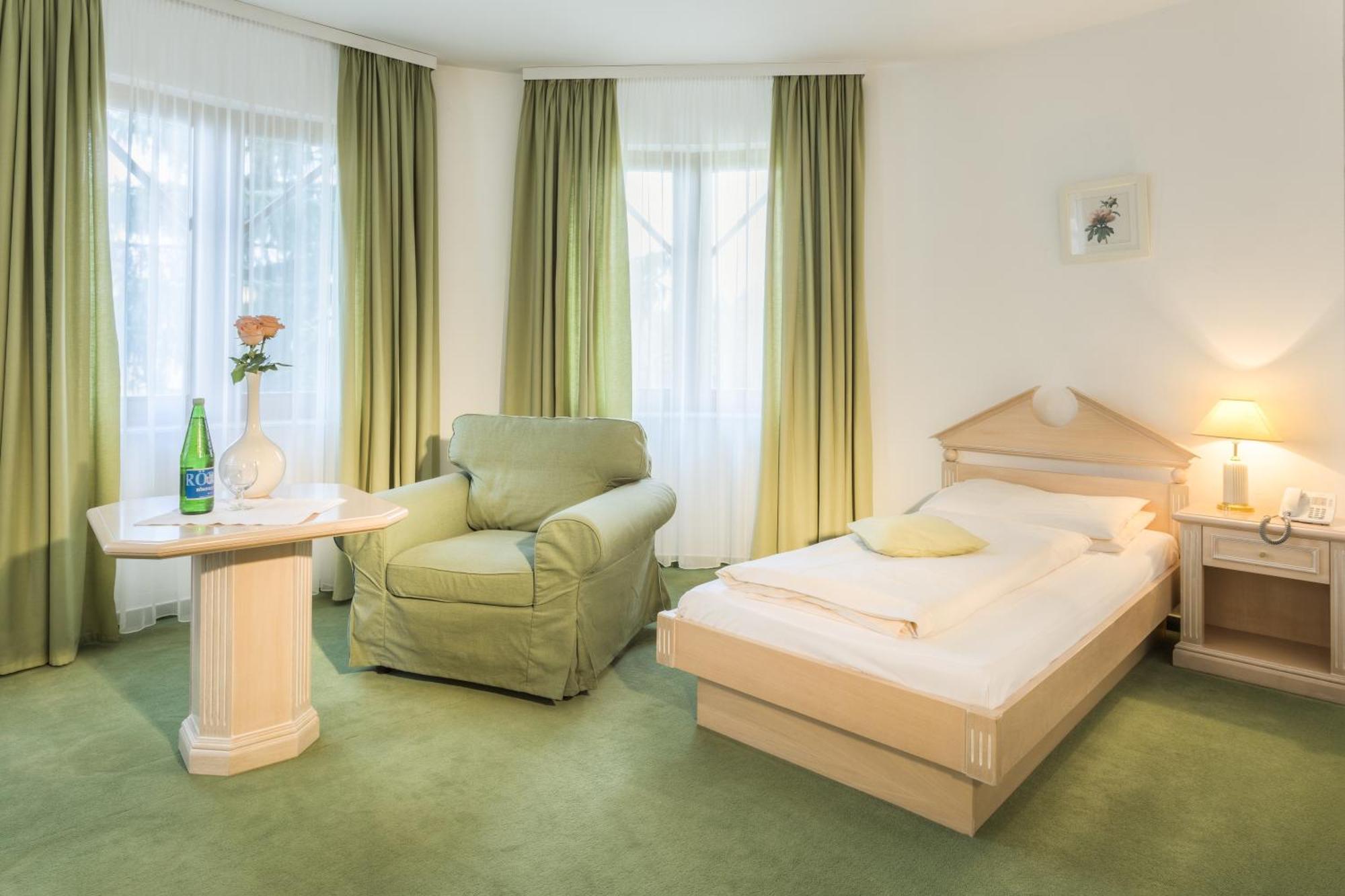 Kurhotel Leonardo Hoheneich ห้อง รูปภาพ
